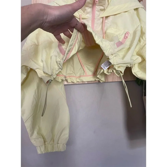Zara Women’s Cropped Windbreaker Jacket Yellow/Pink Size L Hooded Zip-Up Casual - Picture 3 of 5